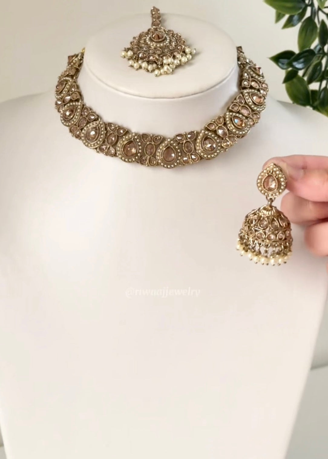 RIYA - Choker Necklace Set