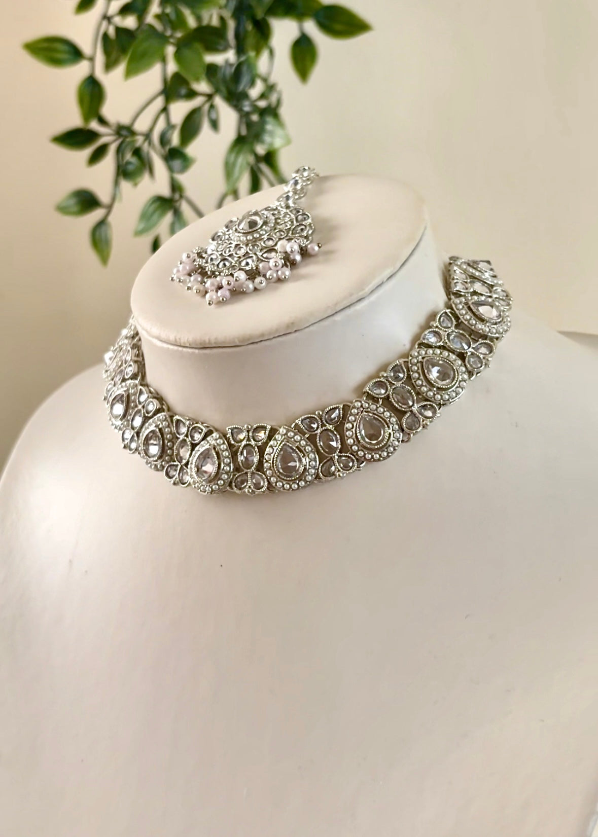RIYA - Silver Necklace Set