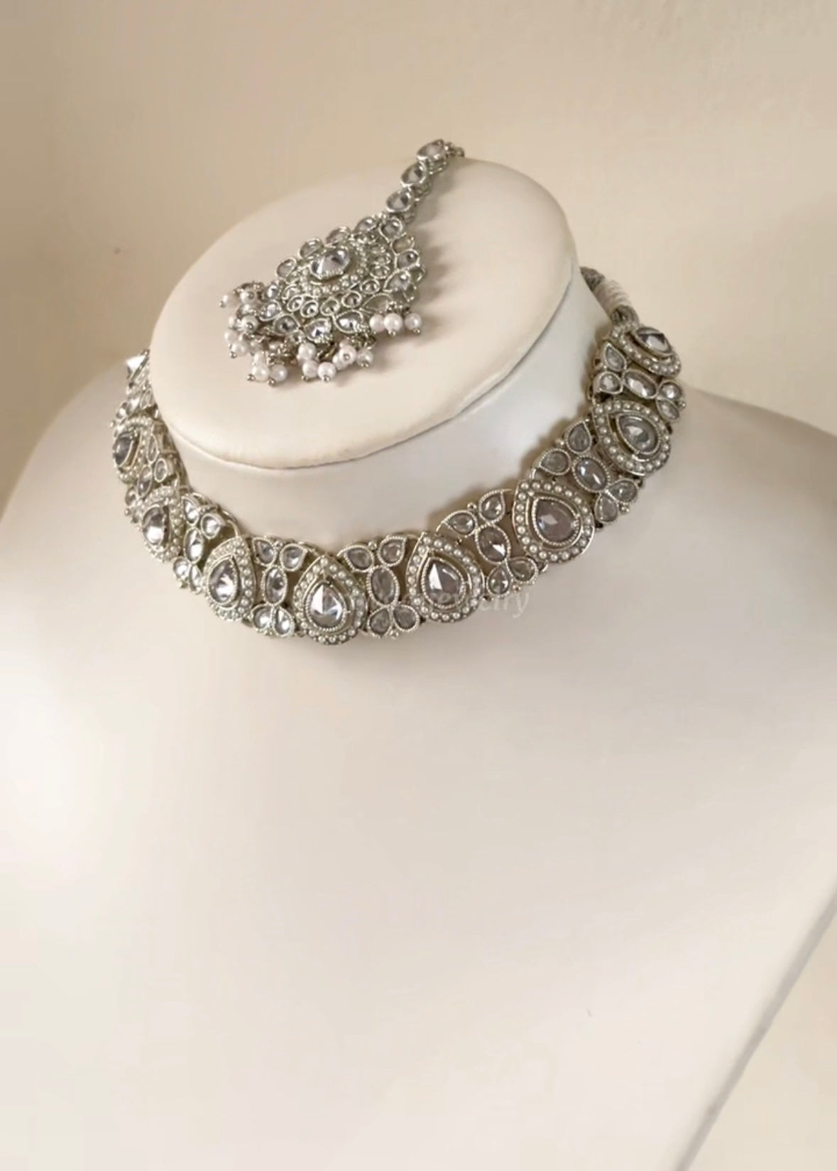 RIYA - Choker Necklace Set
