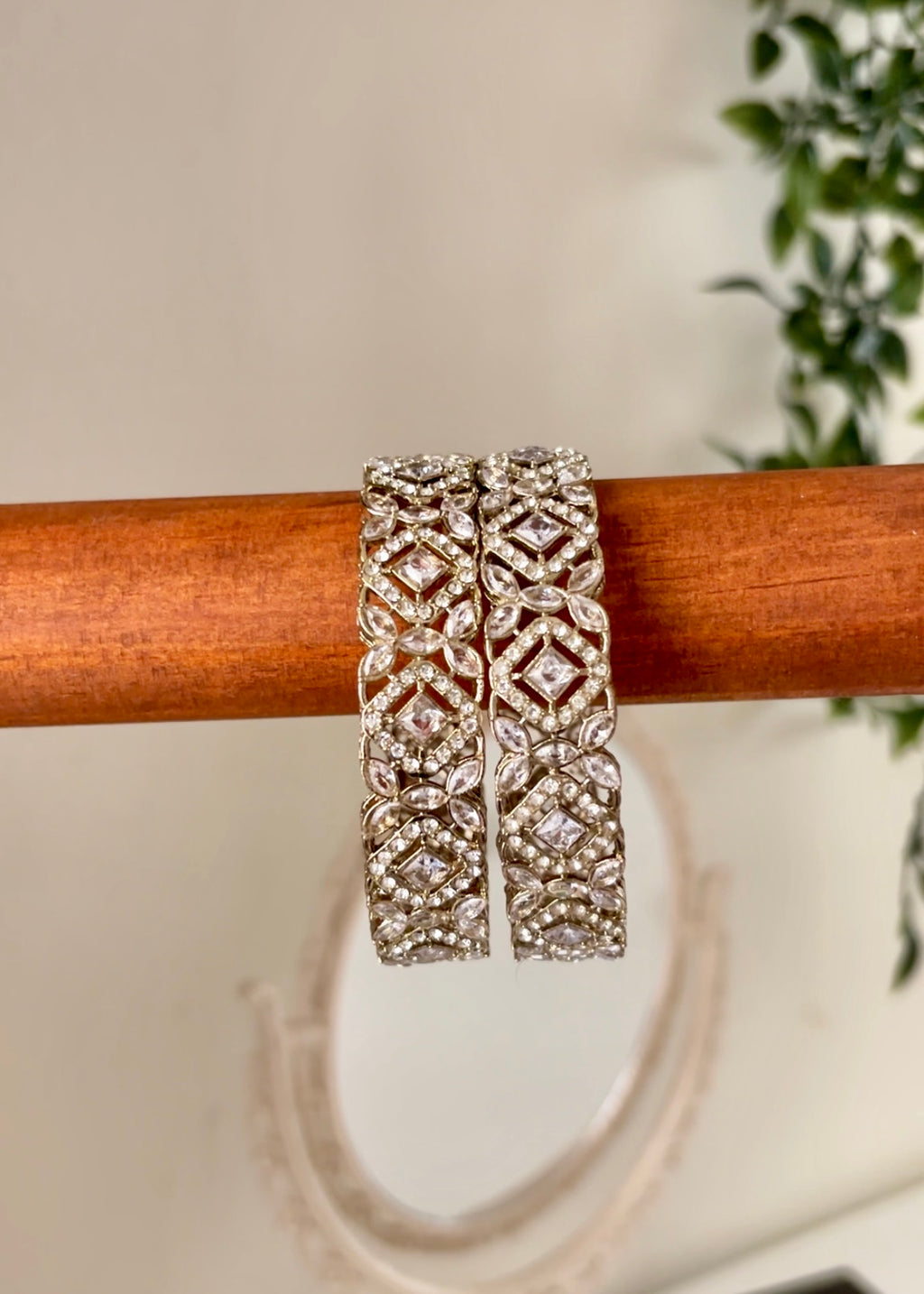 WHITE GOLDEN - Bangles