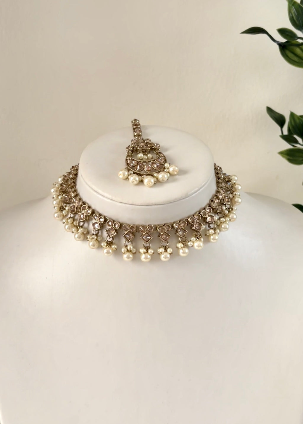 KAJAL - Gold Neckline Set