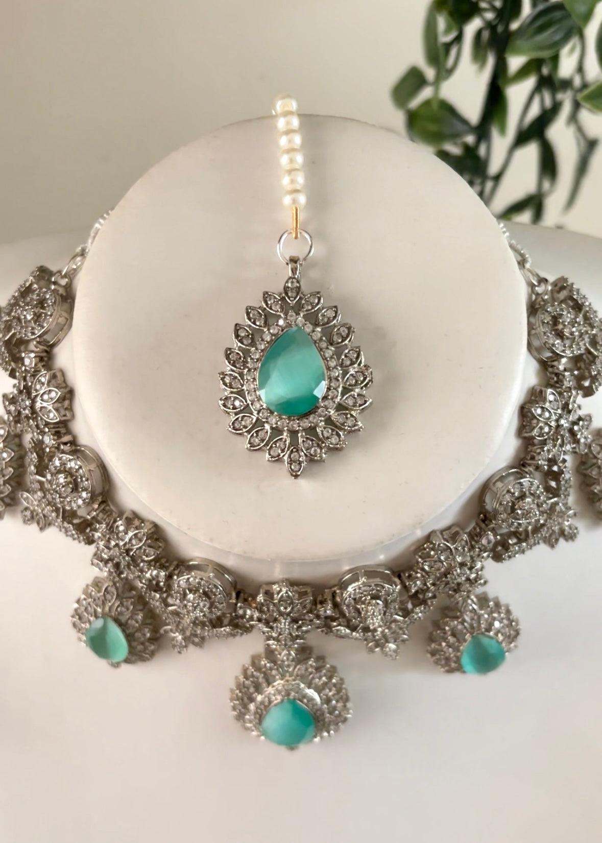 EMERALD - Silver Necklace Set