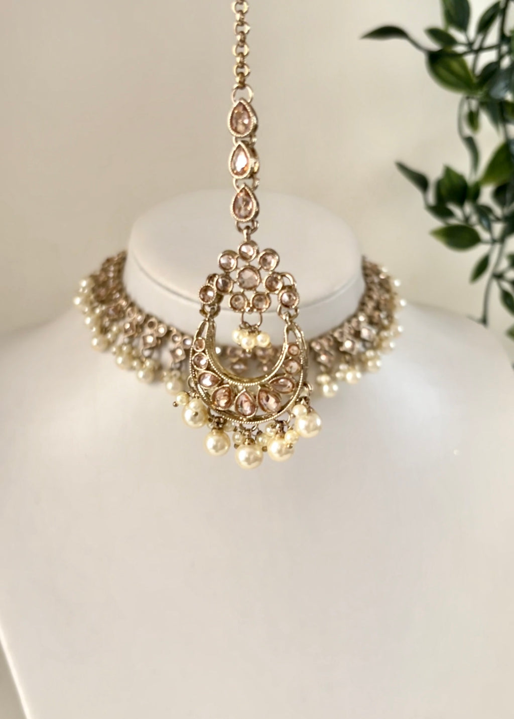 KAJAL - Gold Neckline Set