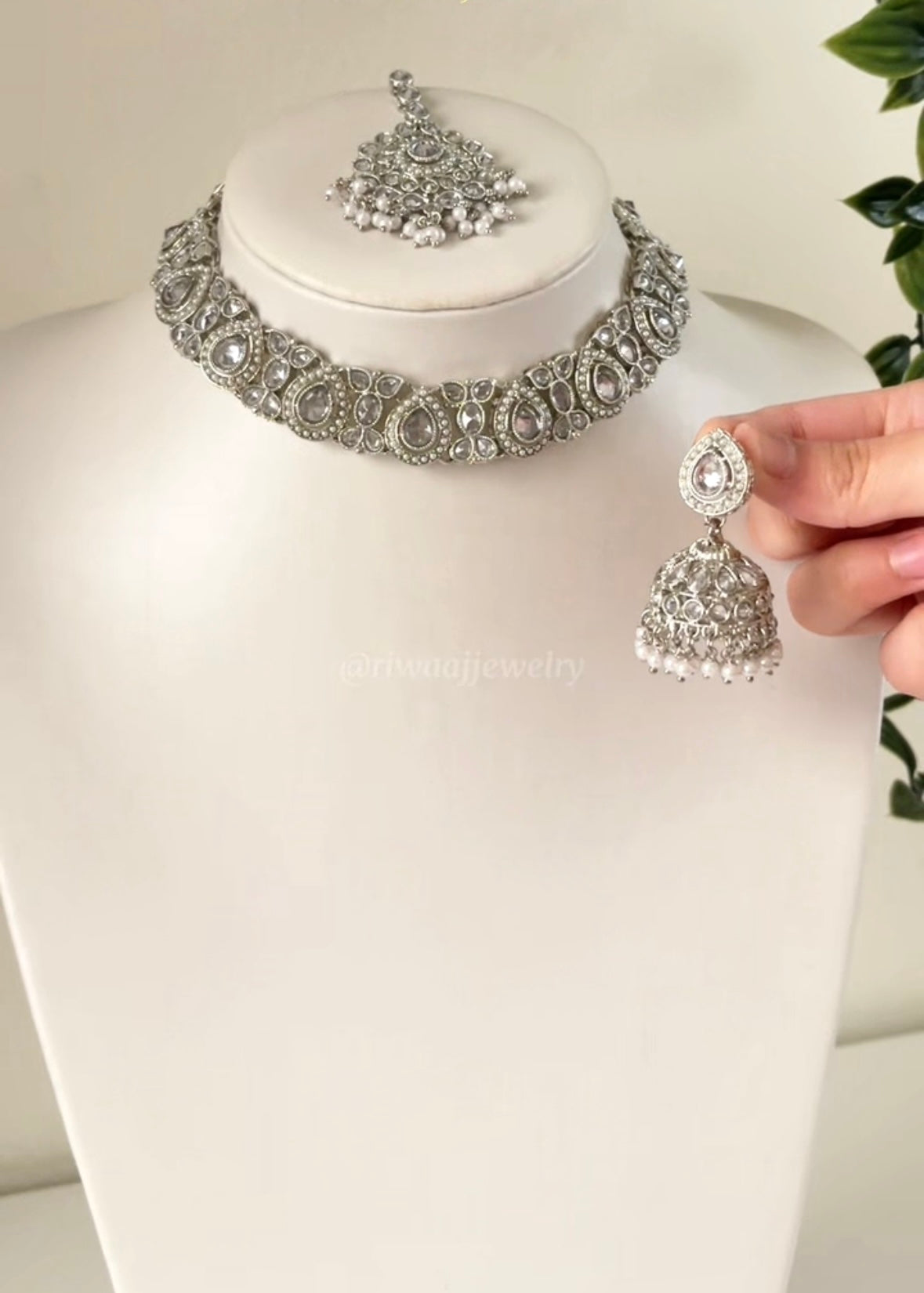 RIYA - Choker Necklace Set